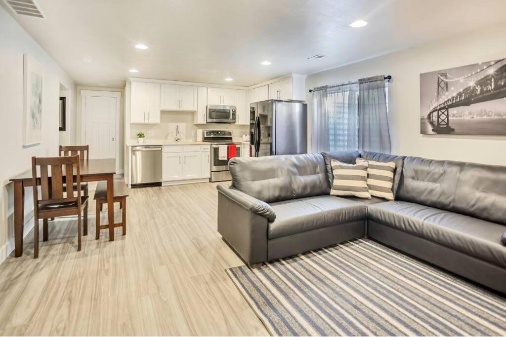 New Furnished 2Bd Apt! Great For Long Stays Vineyard ภายนอก รูปภาพ