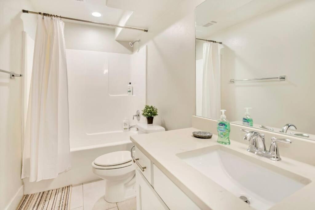 New Furnished 2Bd Apt! Great For Long Stays Vineyard ภายนอก รูปภาพ